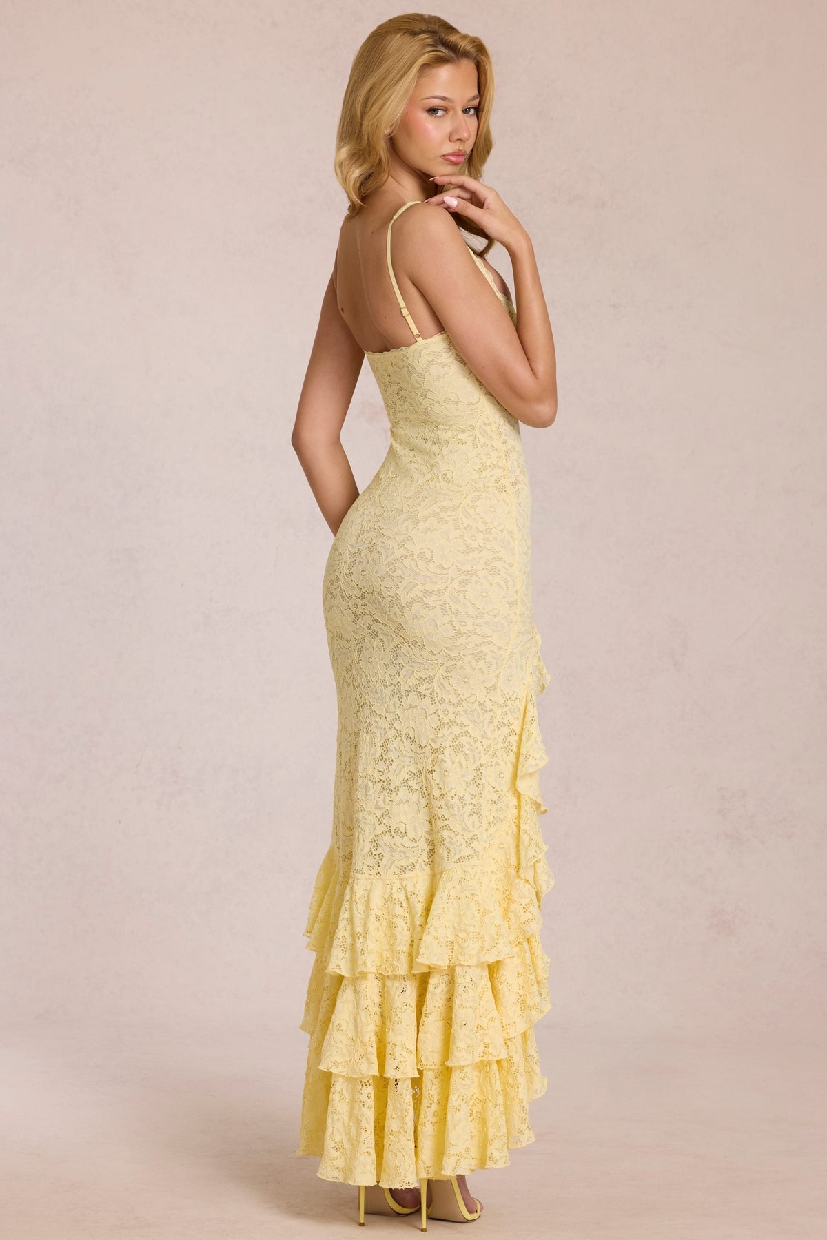 Robe longue à volants en dentelle Aria