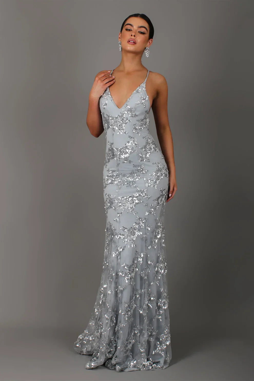 Robe longue dos nu à col en V et sequins