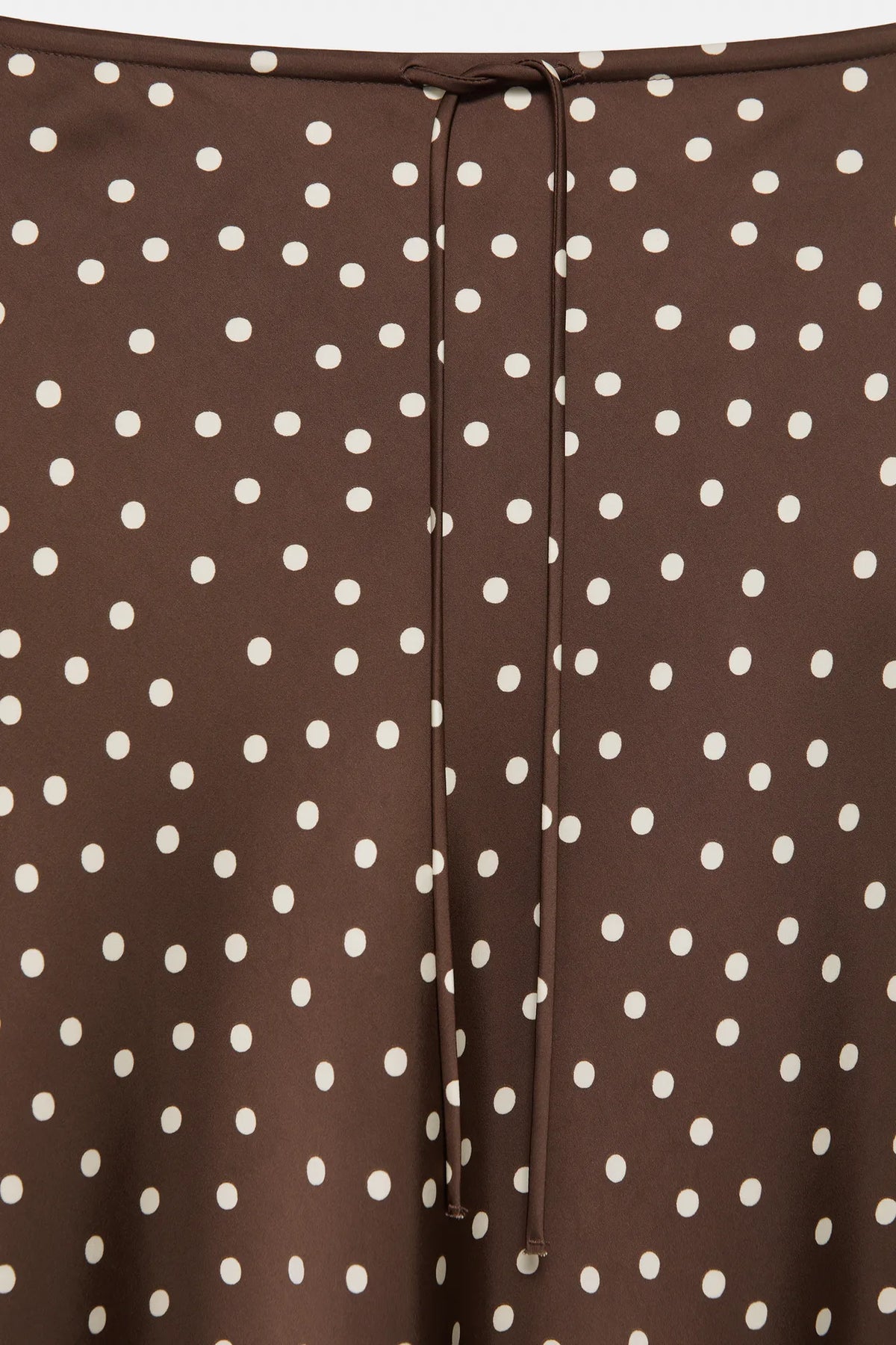 Jupe midi effet satin avec cordon de serrage