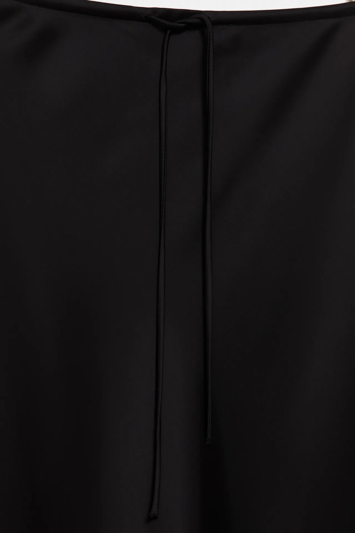 Jupe midi effet satin avec cordon de serrage
