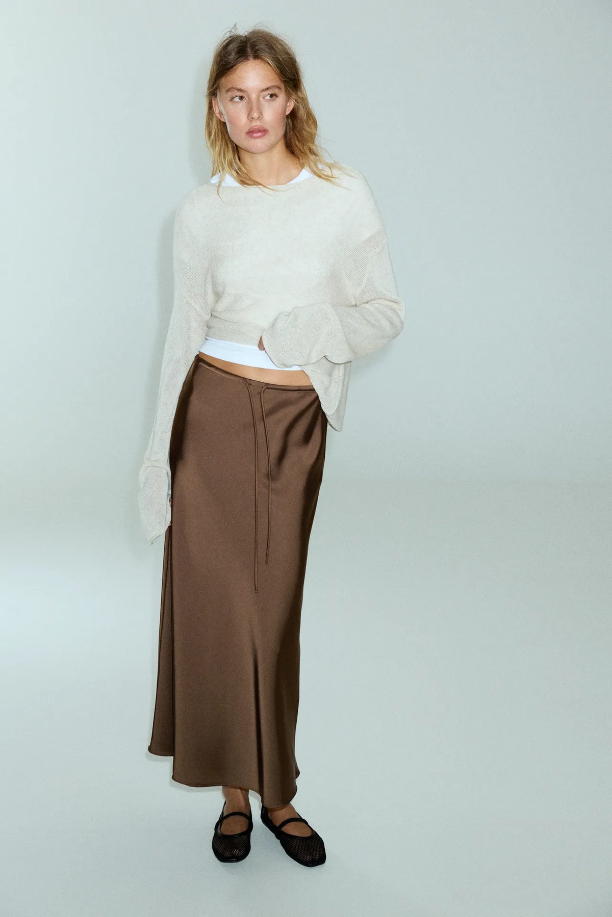 Jupe midi effet satin avec cordon de serrage