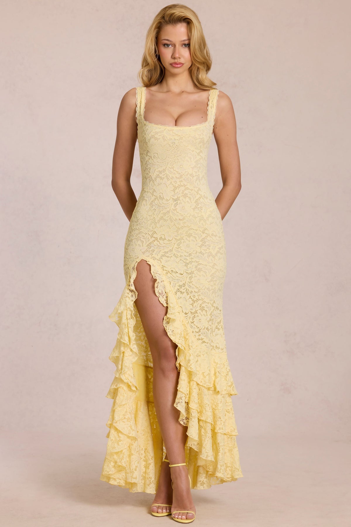 Robe longue à volants en dentelle Aria