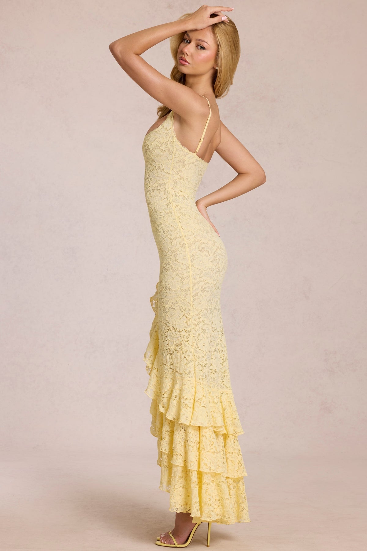 Robe longue à volants en dentelle Aria