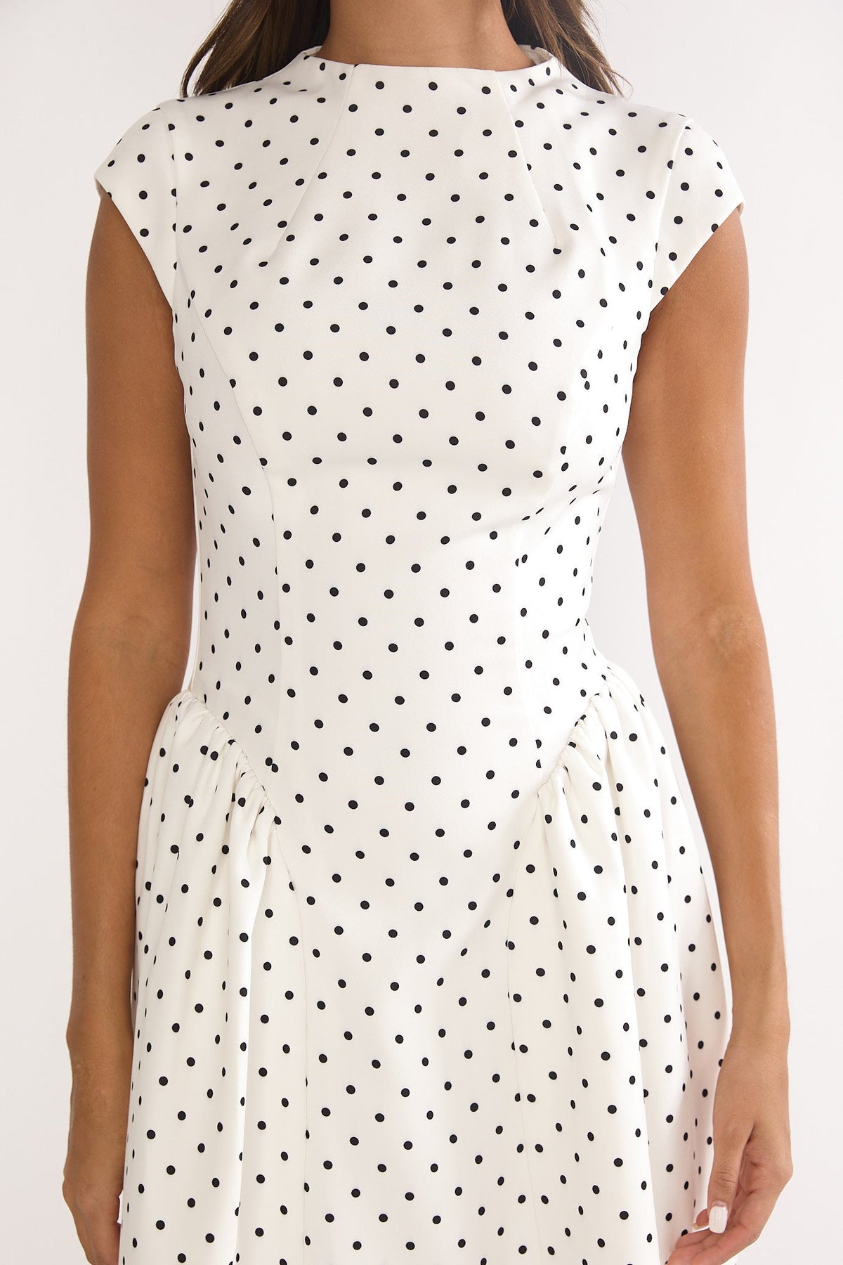 Robe longue Lynnie à manches courtes et pois