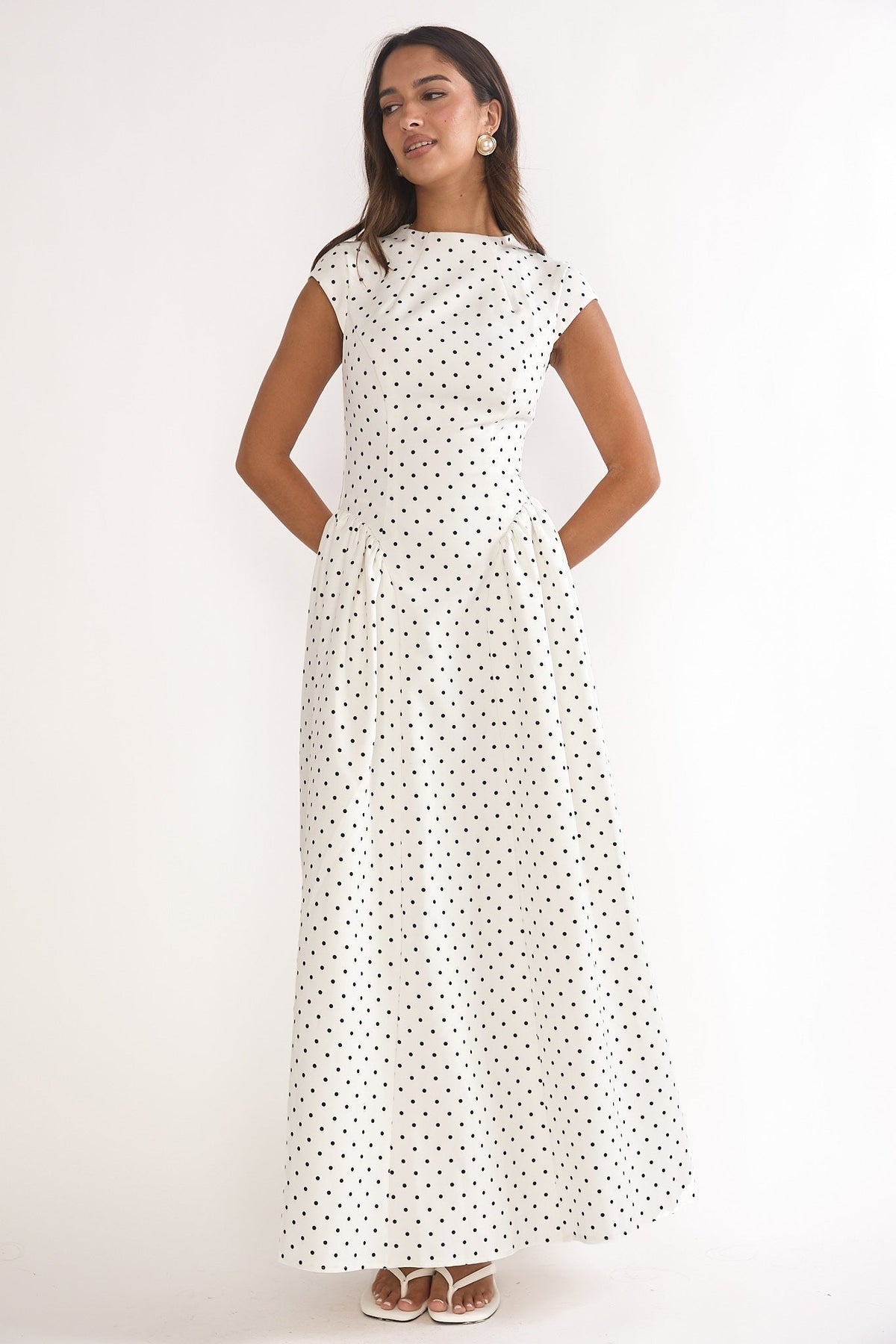 Robe longue Lynnie à manches courtes et pois