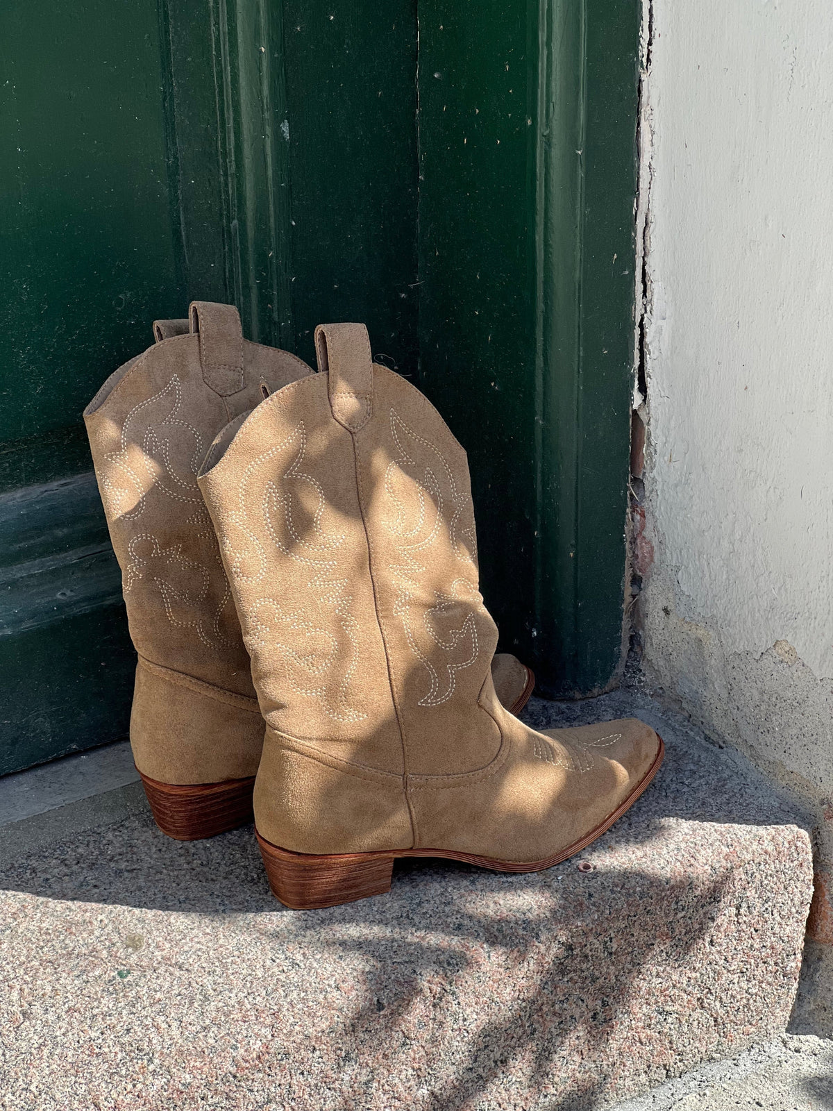 Bottes cowboy Bassau en suédine beige