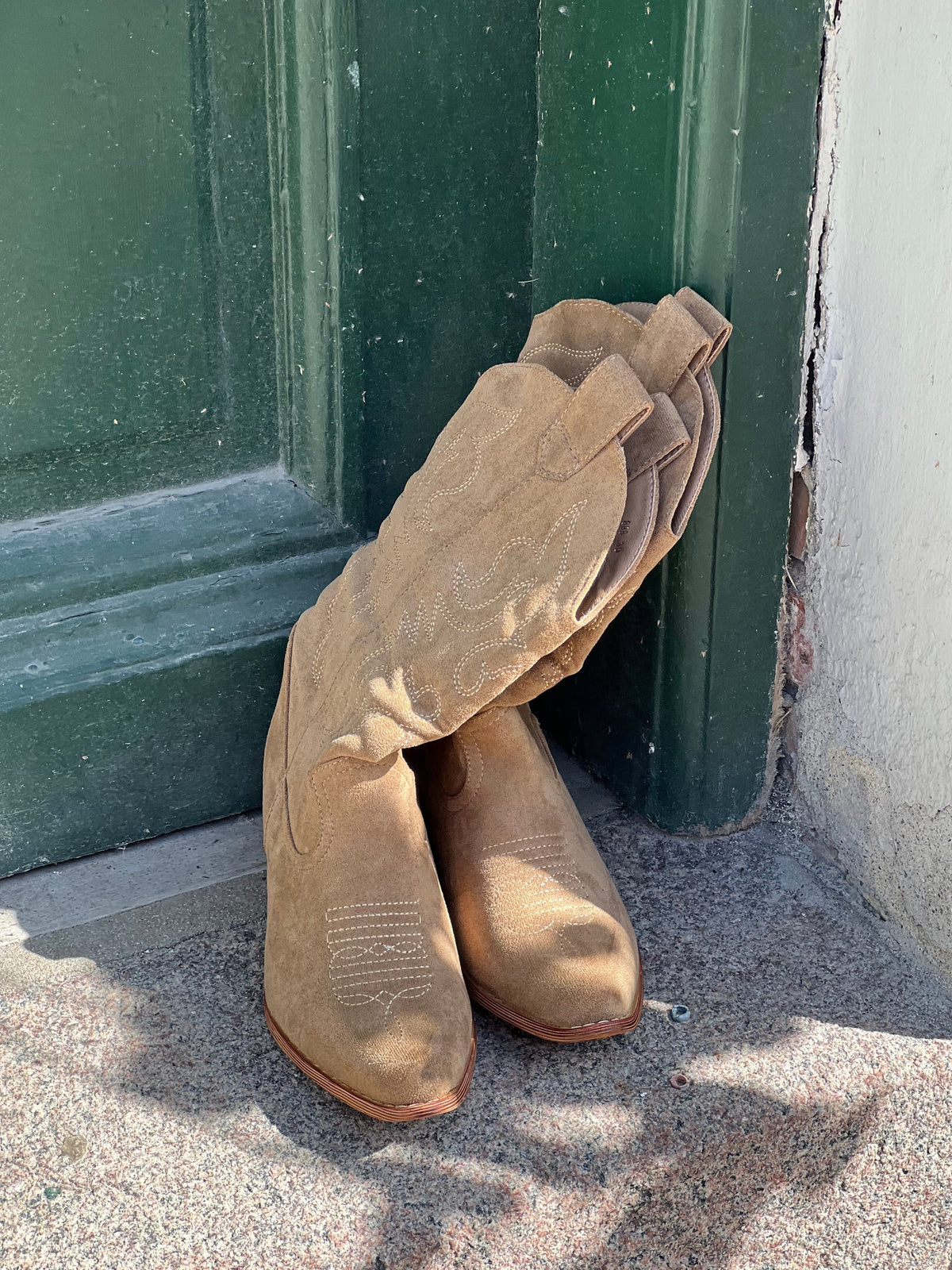 Bottes cowboy Bassau en suédine beige