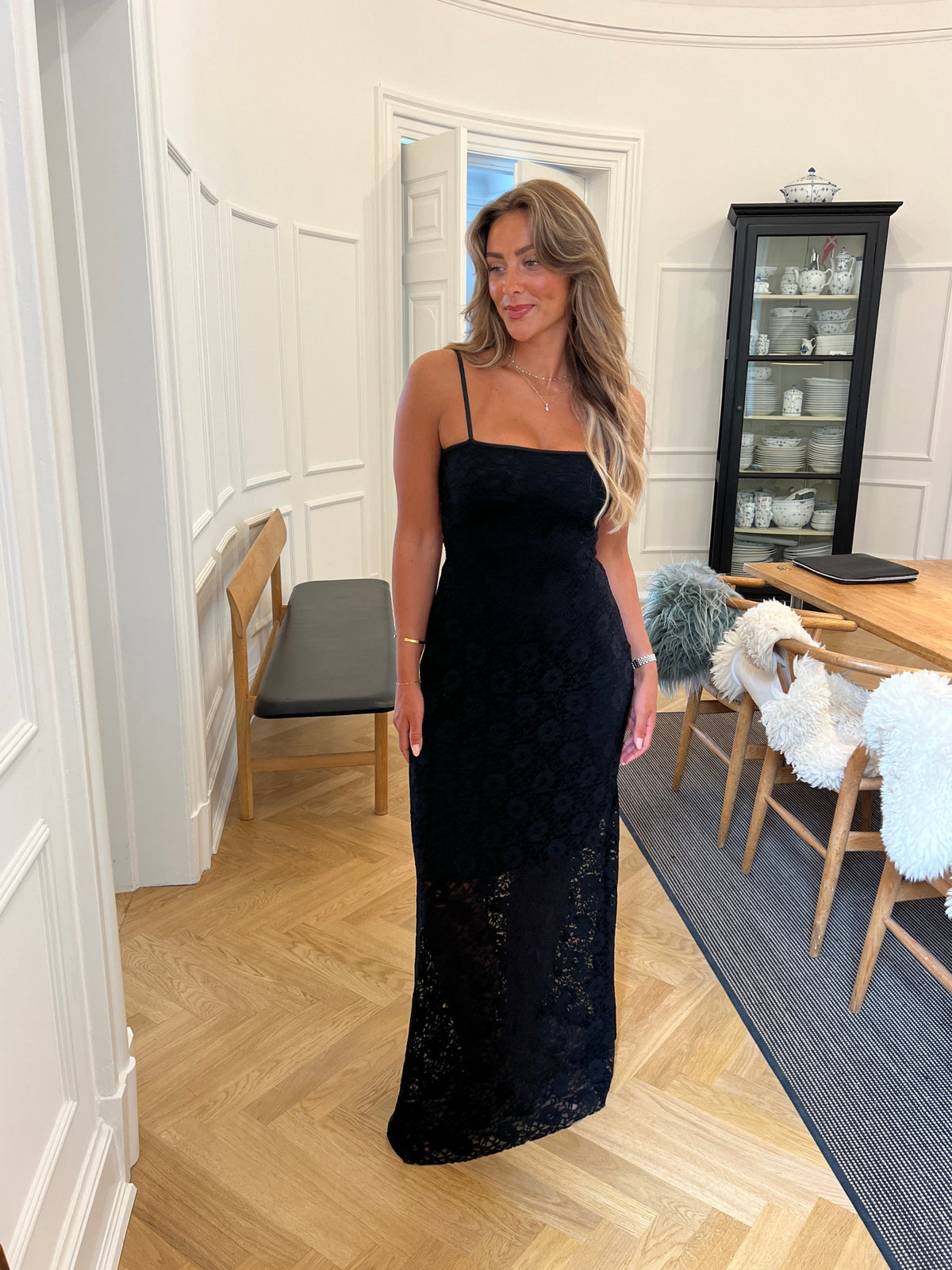 Robe longue en dentelle Oura Noir