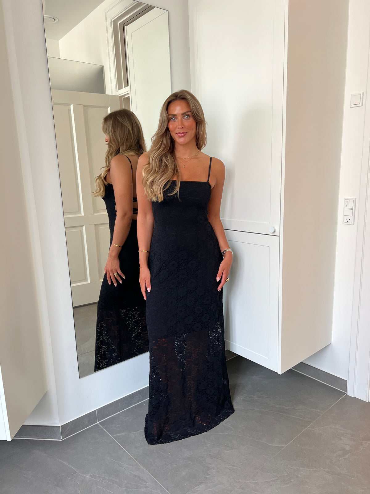 Robe longue en dentelle Oura Noir