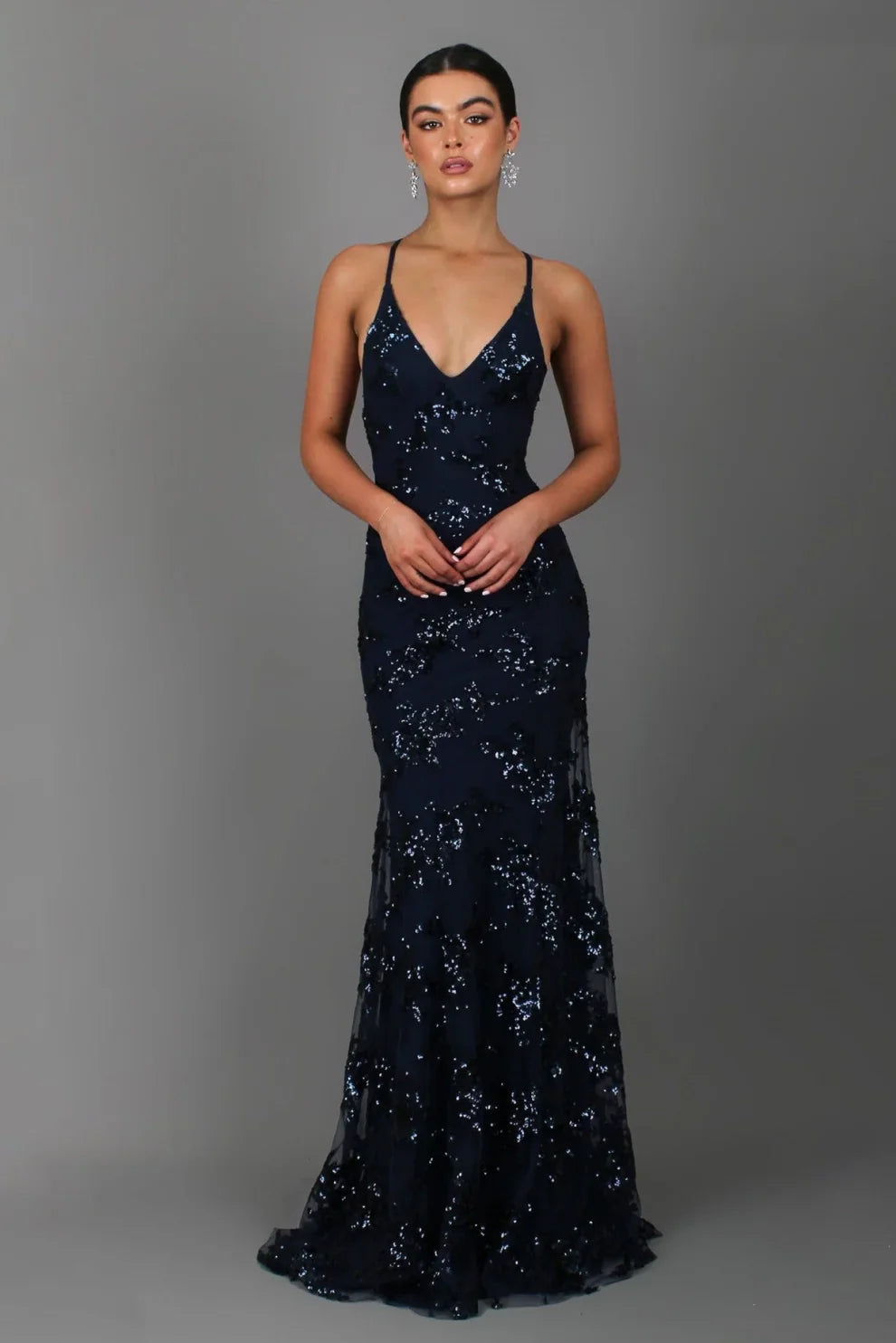 Robe longue dos nu à col en V et sequins