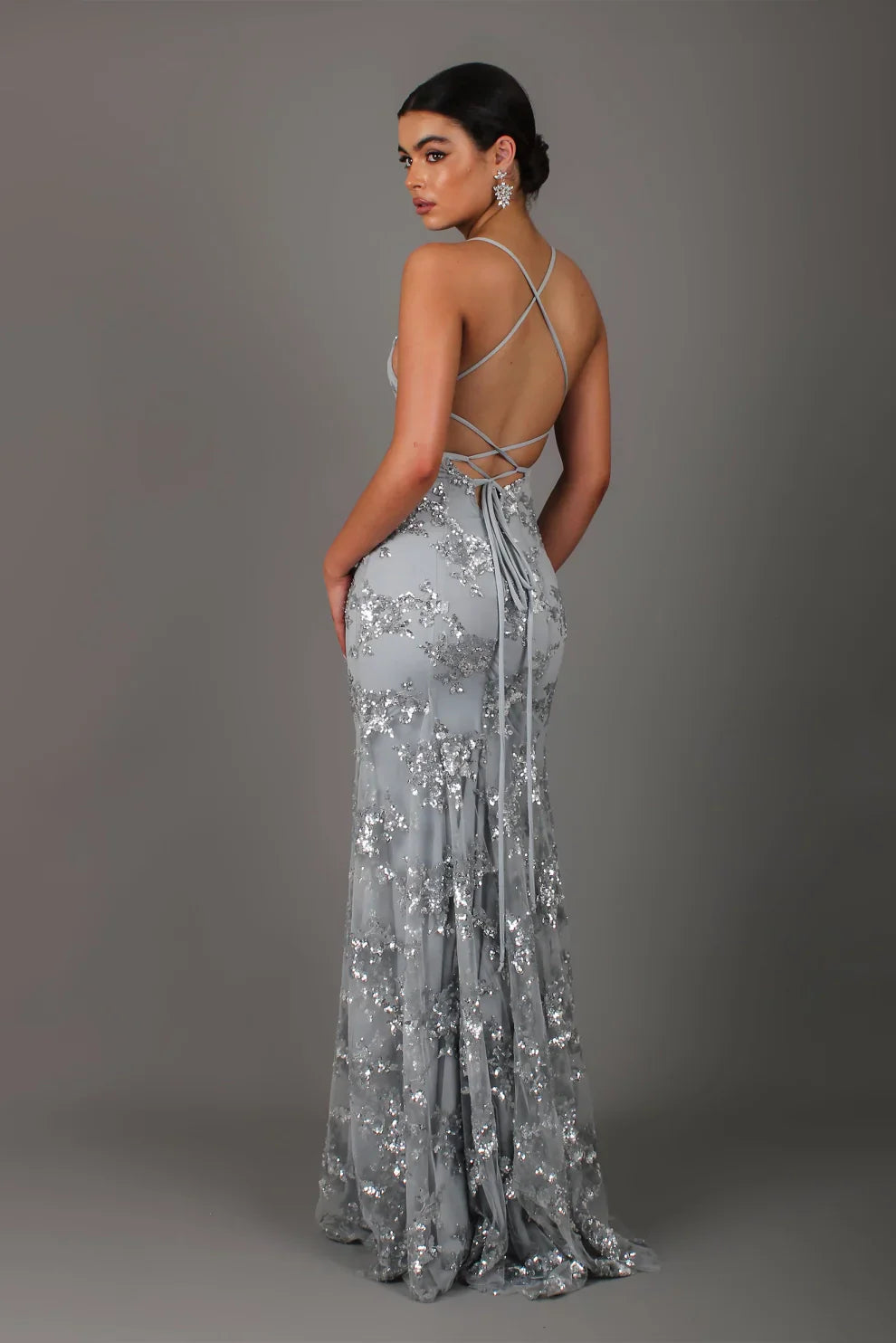 Robe longue dos nu à col en V et sequins