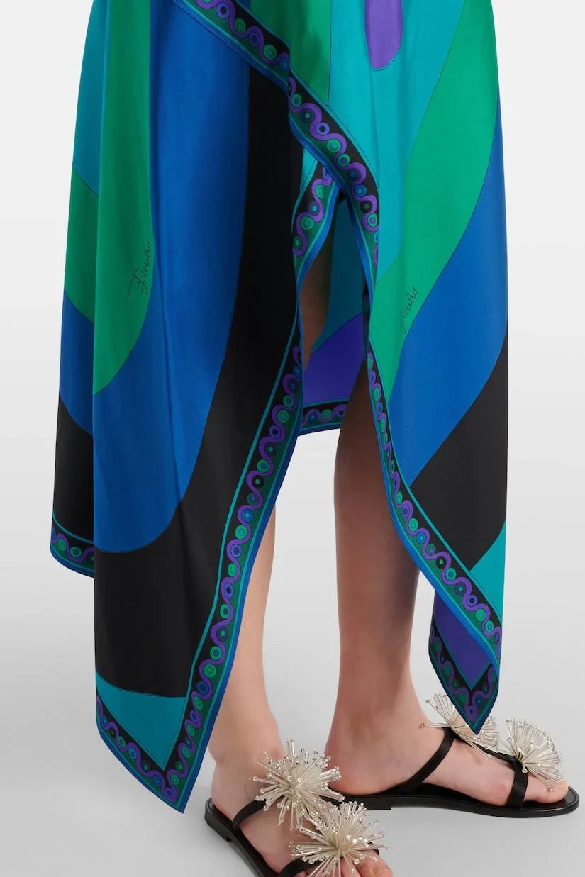 Ensemble top court licou en satin et jupe midi taille mi-haute à imprimé foulard