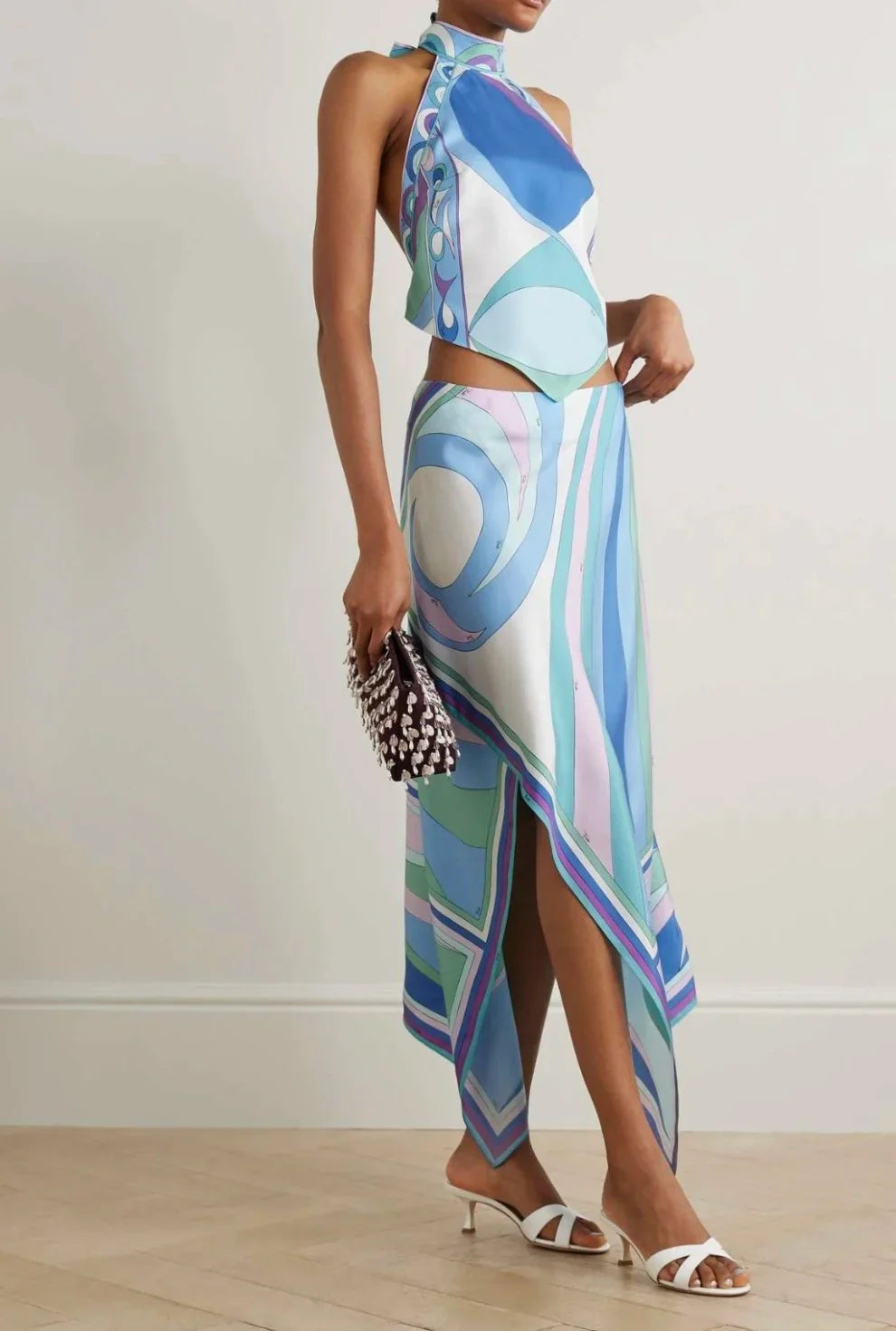 Ensemble top court licou en satin et jupe midi taille mi-haute à imprimé foulard