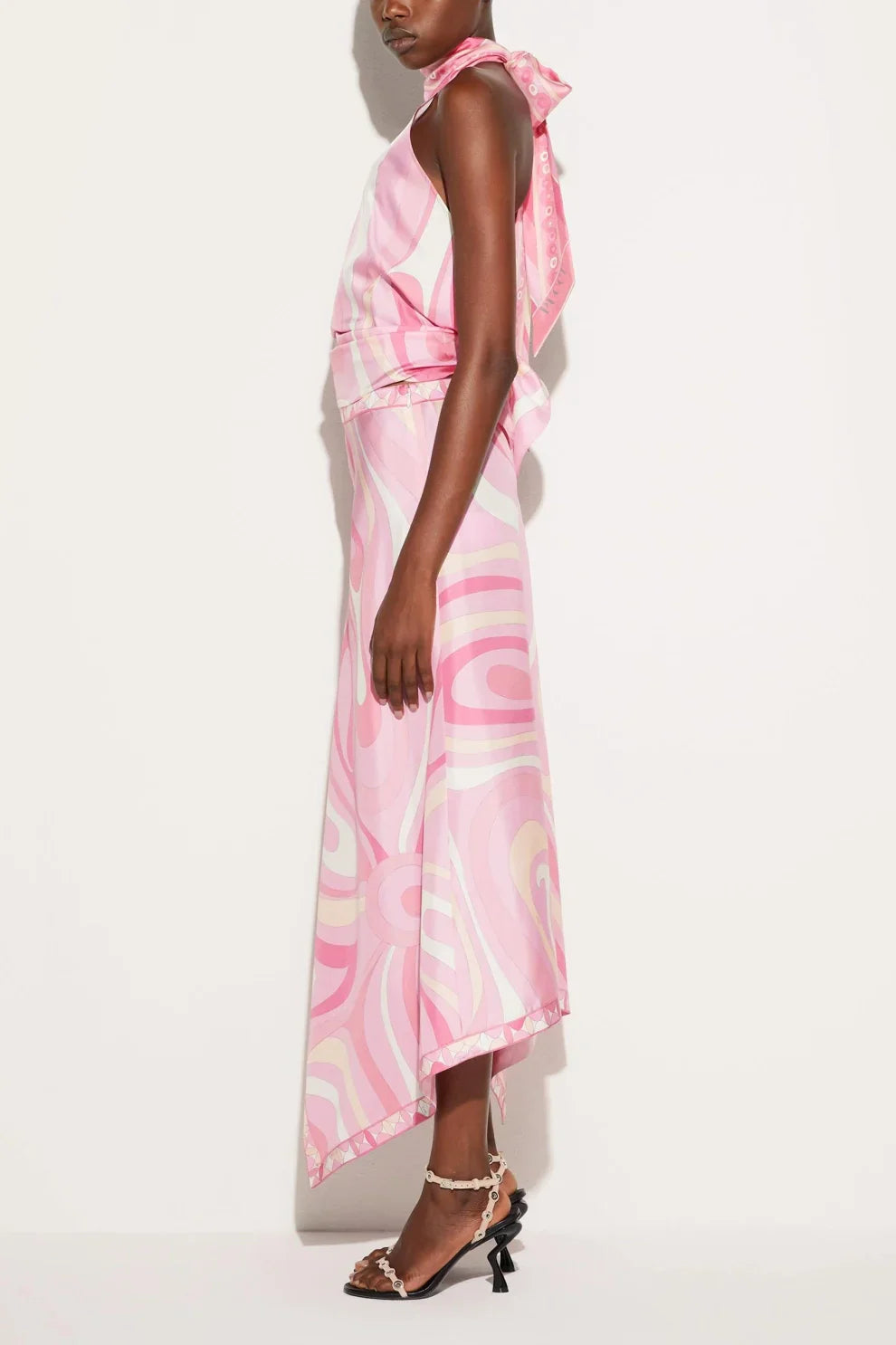 Ensemble top court licou en satin et jupe midi taille mi-haute à imprimé foulard