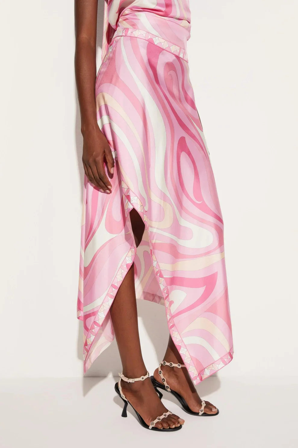 Ensemble top court licou en satin et jupe midi taille mi-haute à imprimé foulard